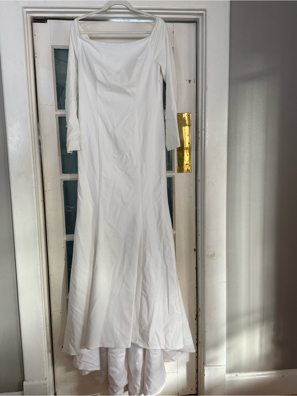 NWT DAVID'S BRIDAL COLLECTION
Off-the-Shoulder Button Back Crepe Wedding Dress - Picture 8 of 11